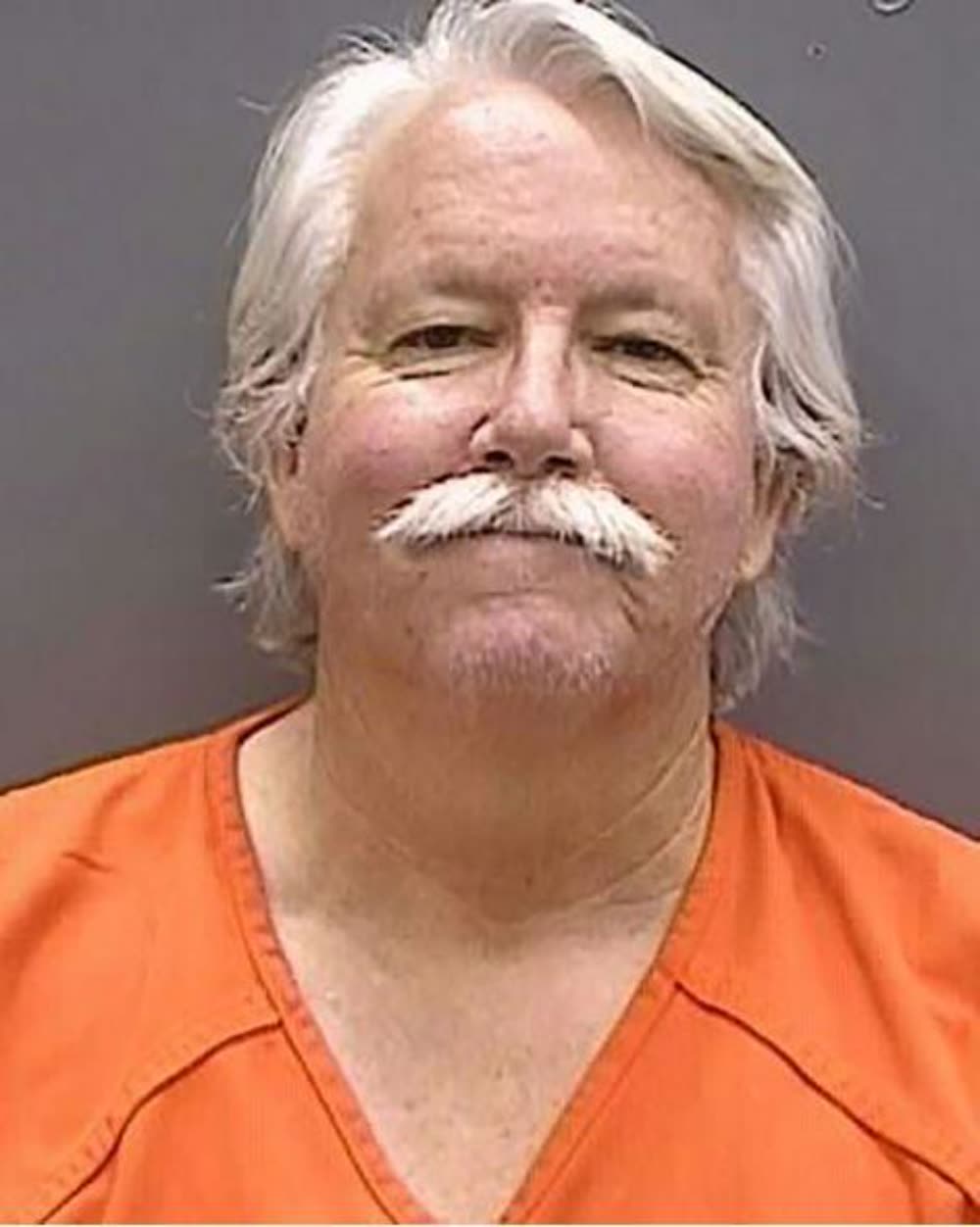 美国头号通缉犯逍遥法外39年：先后换十几个名字被捕时已成官员- TNAOT